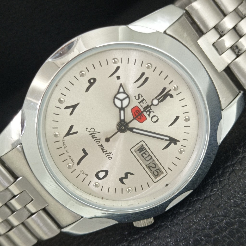Vintage 1981 Seiko Automatic Mens Silver Watch WDaydate  Red Accents